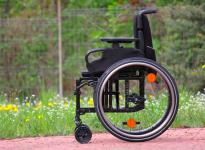 lekki wózek inwalidzki bez podnóżków